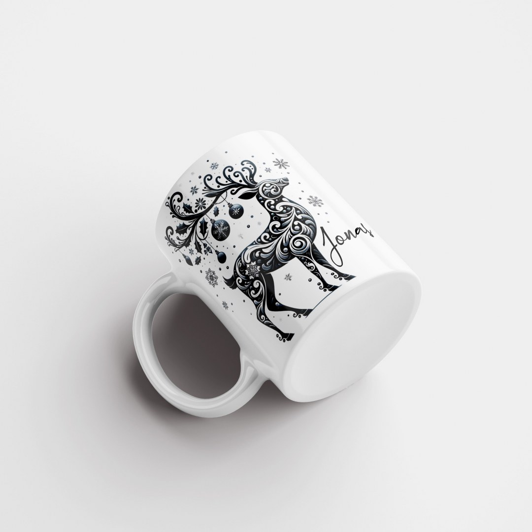 Personalisierte Weihnachtstasse mit Namen – Elegantes Schwarz-Weiss-Rentier – Bild 6