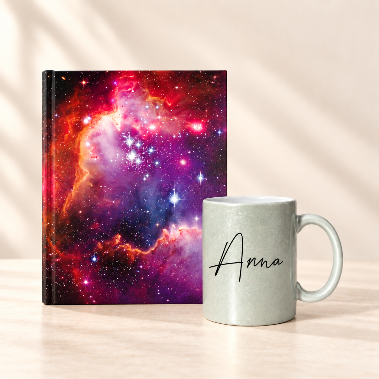 Geschenkset «Nebel» – personalisierte Perlen-Tasse & Notizbuch – Bild 2