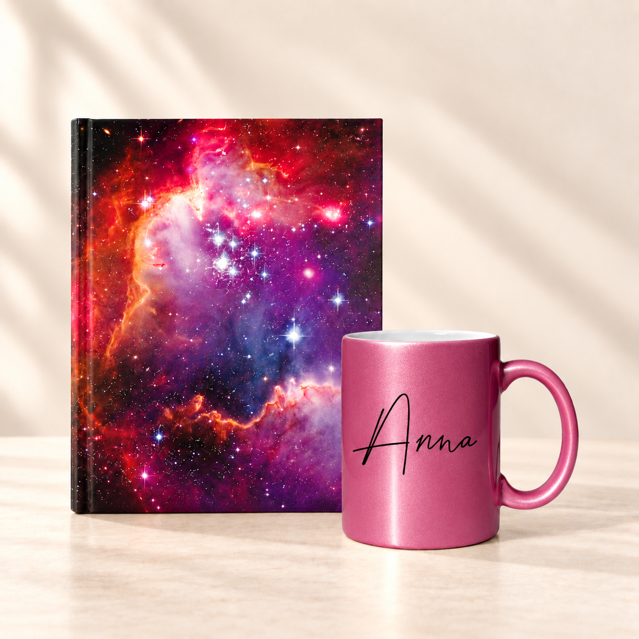 Geschenkset «Nebel» – personalisierte Perlen-Tasse & Notizbuch – Bild 3
