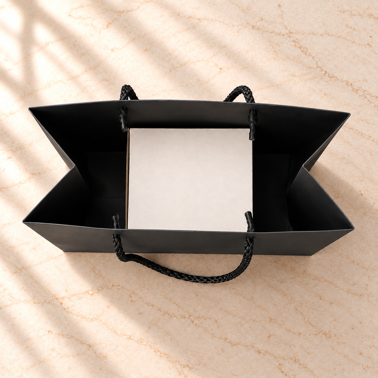 Elegante schwarze Geschenktasche mit Kordelgriffen – Bild 4