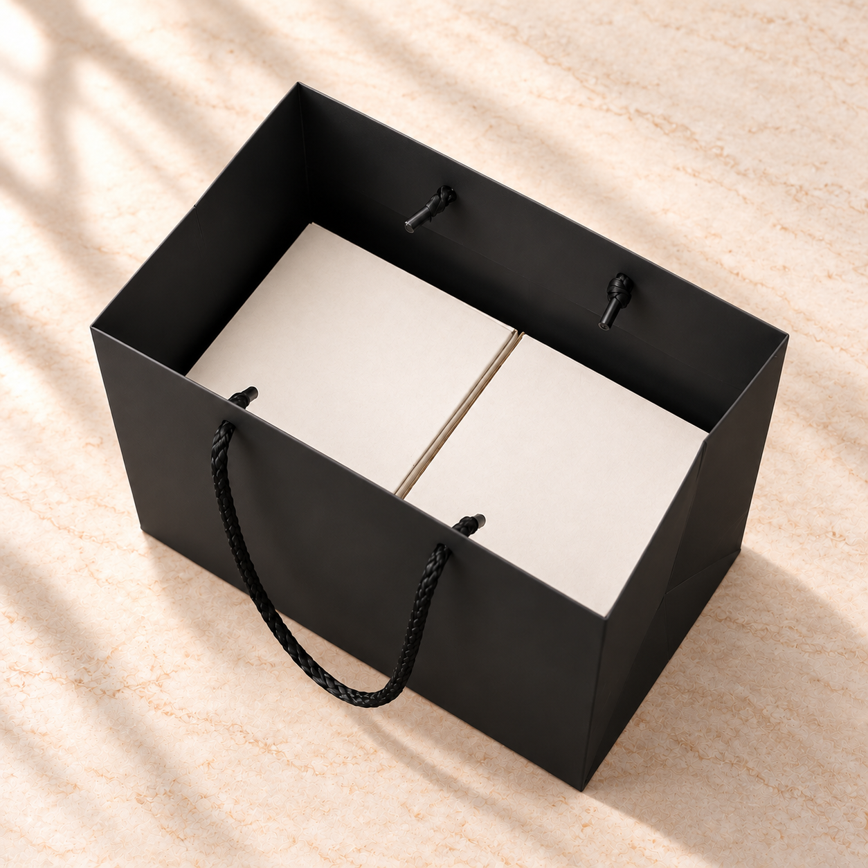Elegante schwarze Geschenktasche mit Kordelgriffen – Bild 5
